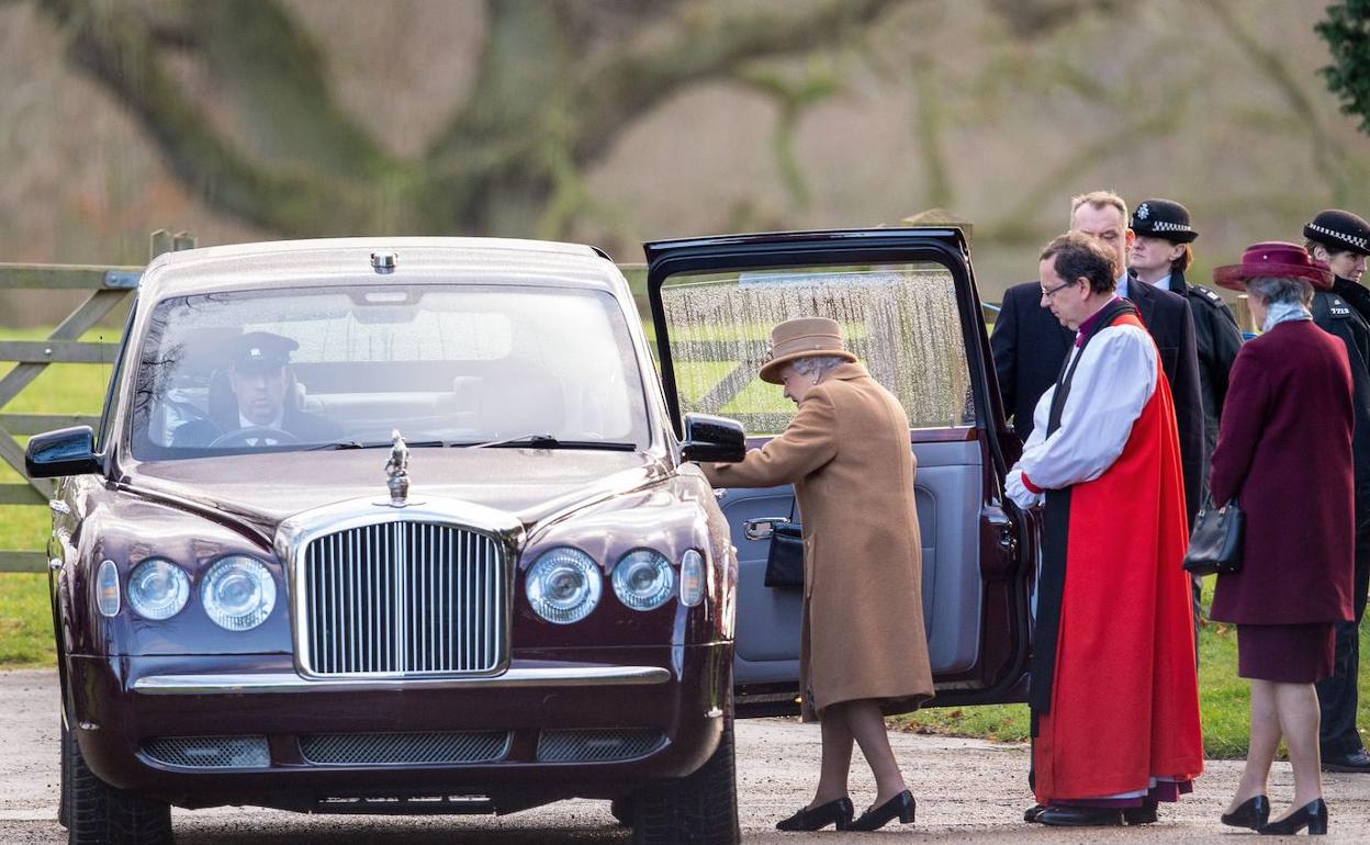 La Reina Isabel II y su esposo vacunados contra el covid-19