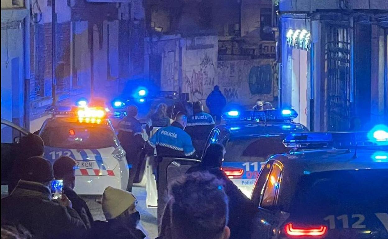 Imagen de la policía en el lugar del robo. 