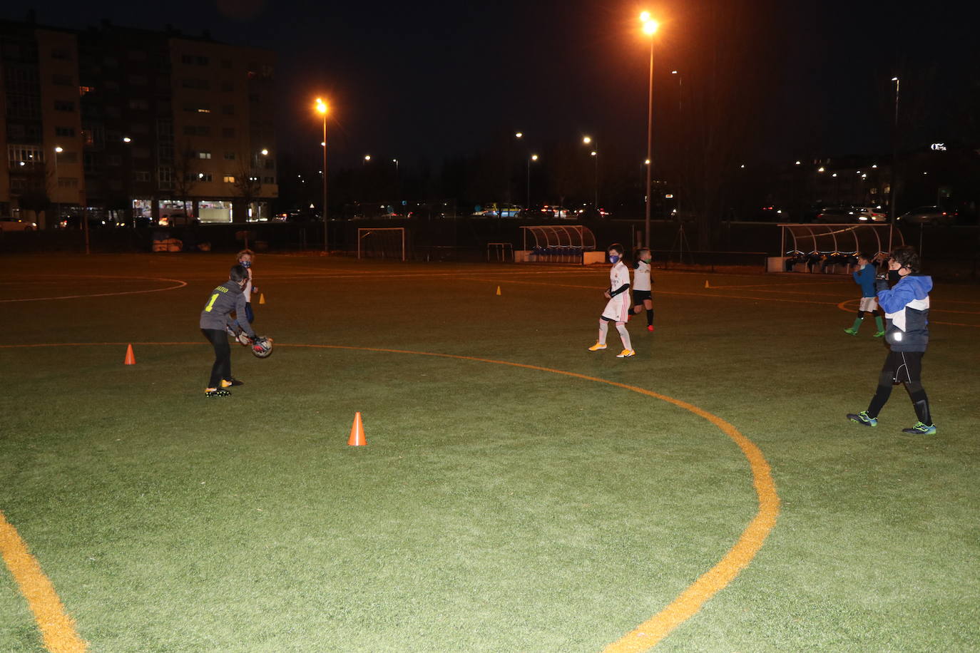 Los niños y niñas federadas de las categorías inferiores regresan a los entrenamientos en León.