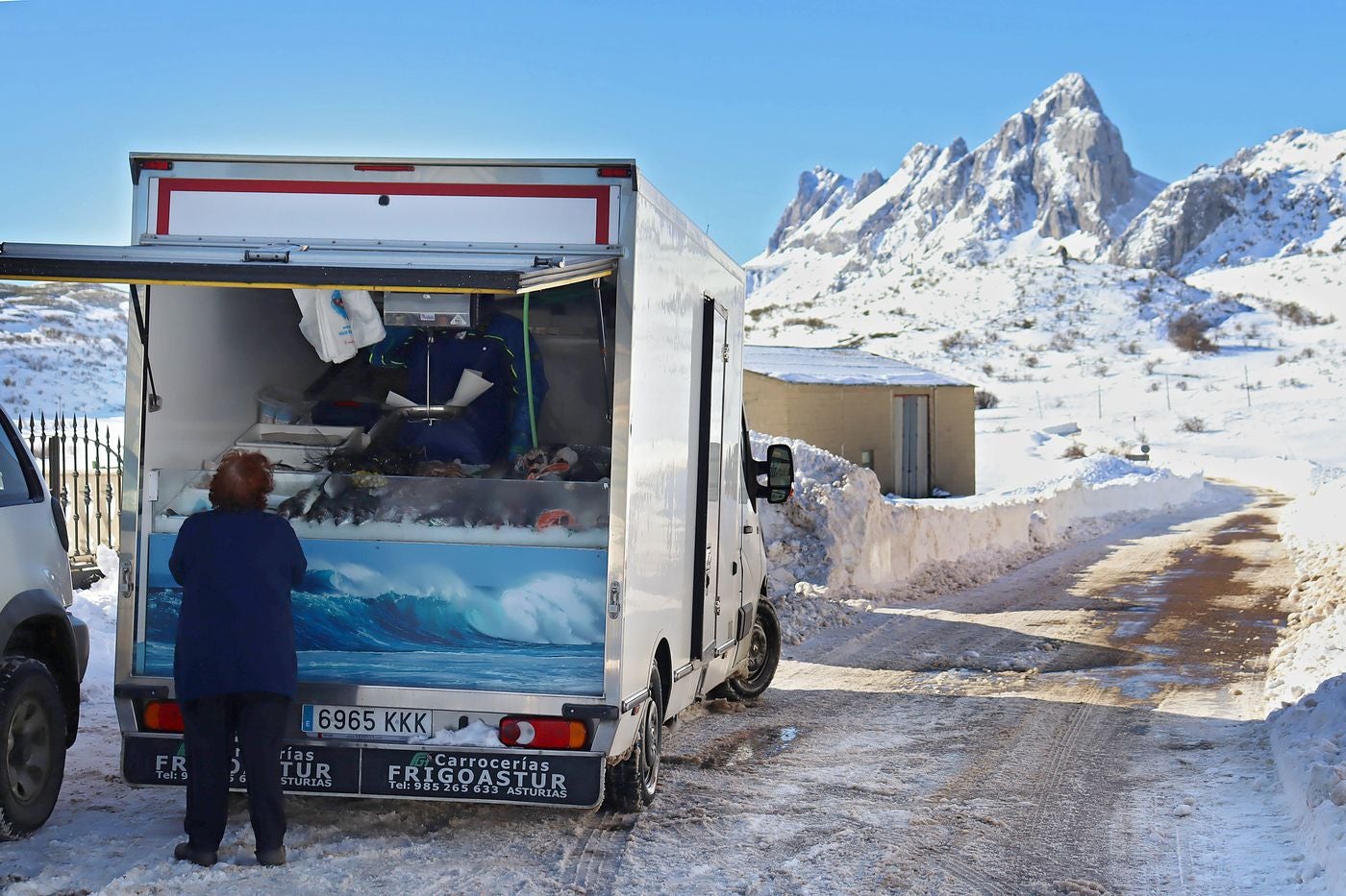 Las bajas temperaturas mantienen espesores de más de un metro de nieve en Casares de Arbas y en Rodiezmo. La nieve sigue dejando imágenes únicas en la provincia de León.