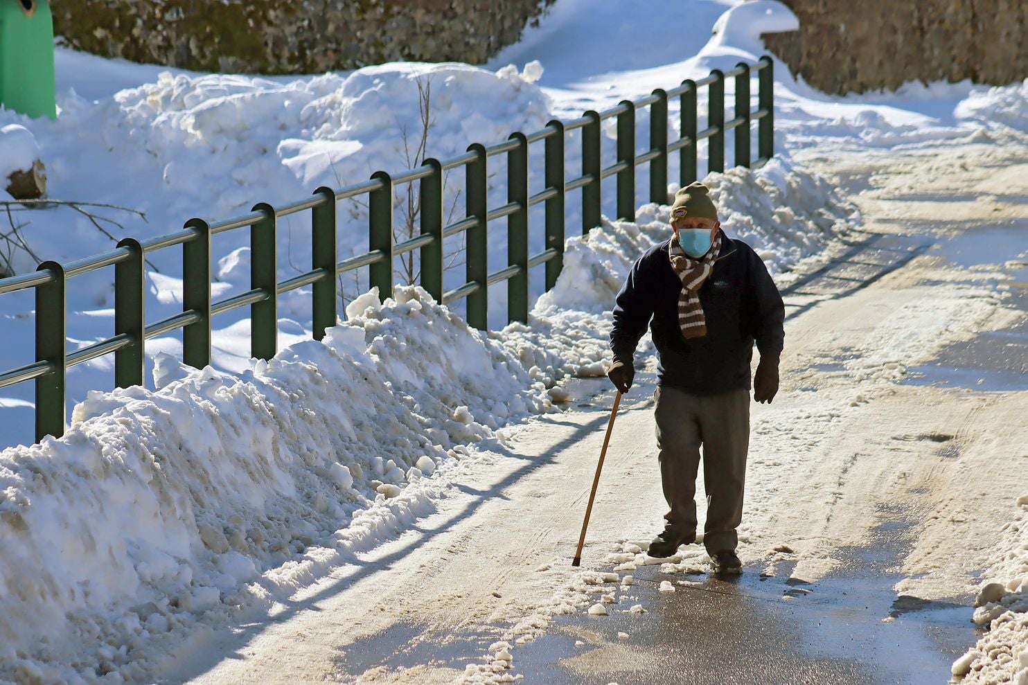 Las bajas temperaturas mantienen espesores de más de un metro de nieve en Casares de Arbas y en Rodiezmo. La nieve sigue dejando imágenes únicas en la provincia de León.