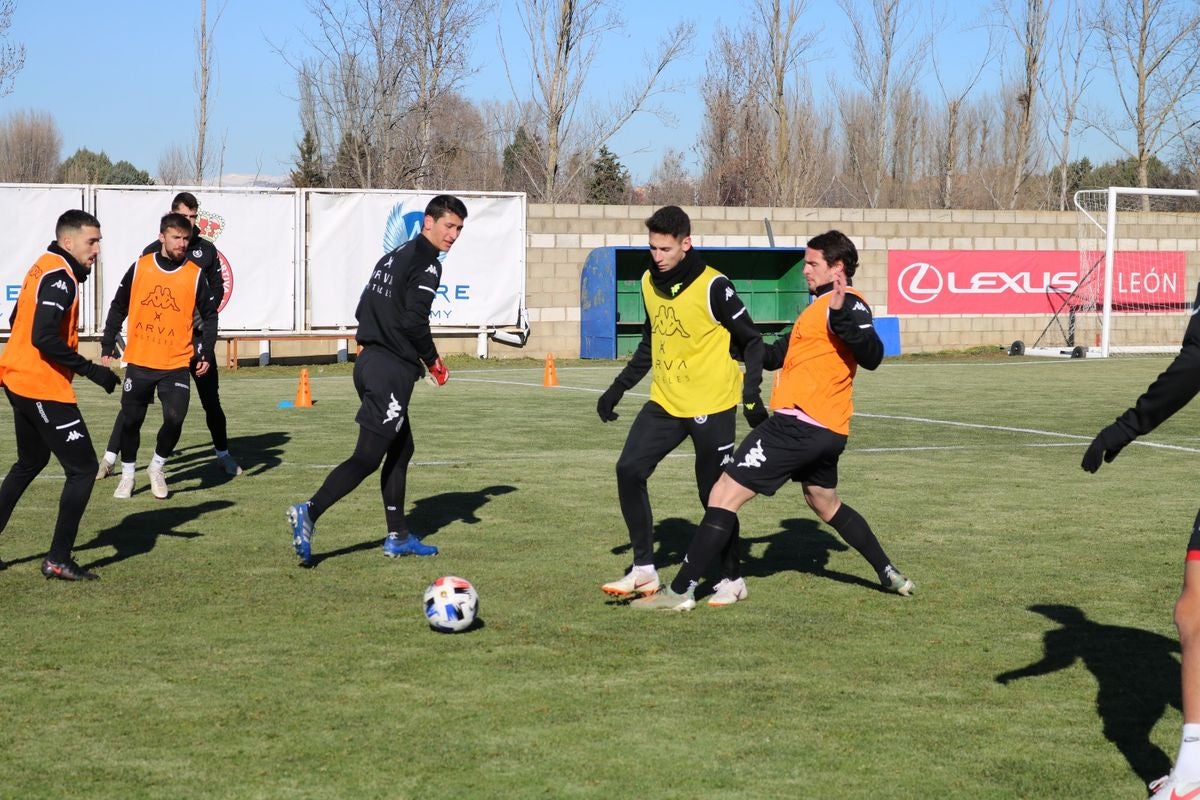 Los jugadores de la cultural durante un entrenamiento.