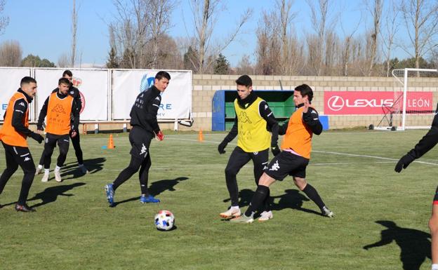 Galería. Los jugadores de la Cultural durante un entrenamiento.