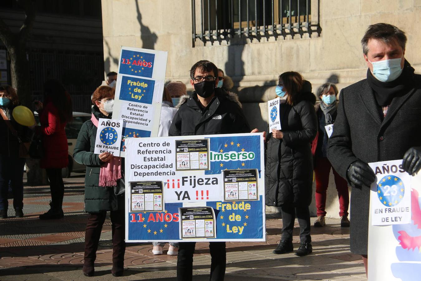 Los trabajadores interinos exigen el cese del abuso de la temporalidad en León.