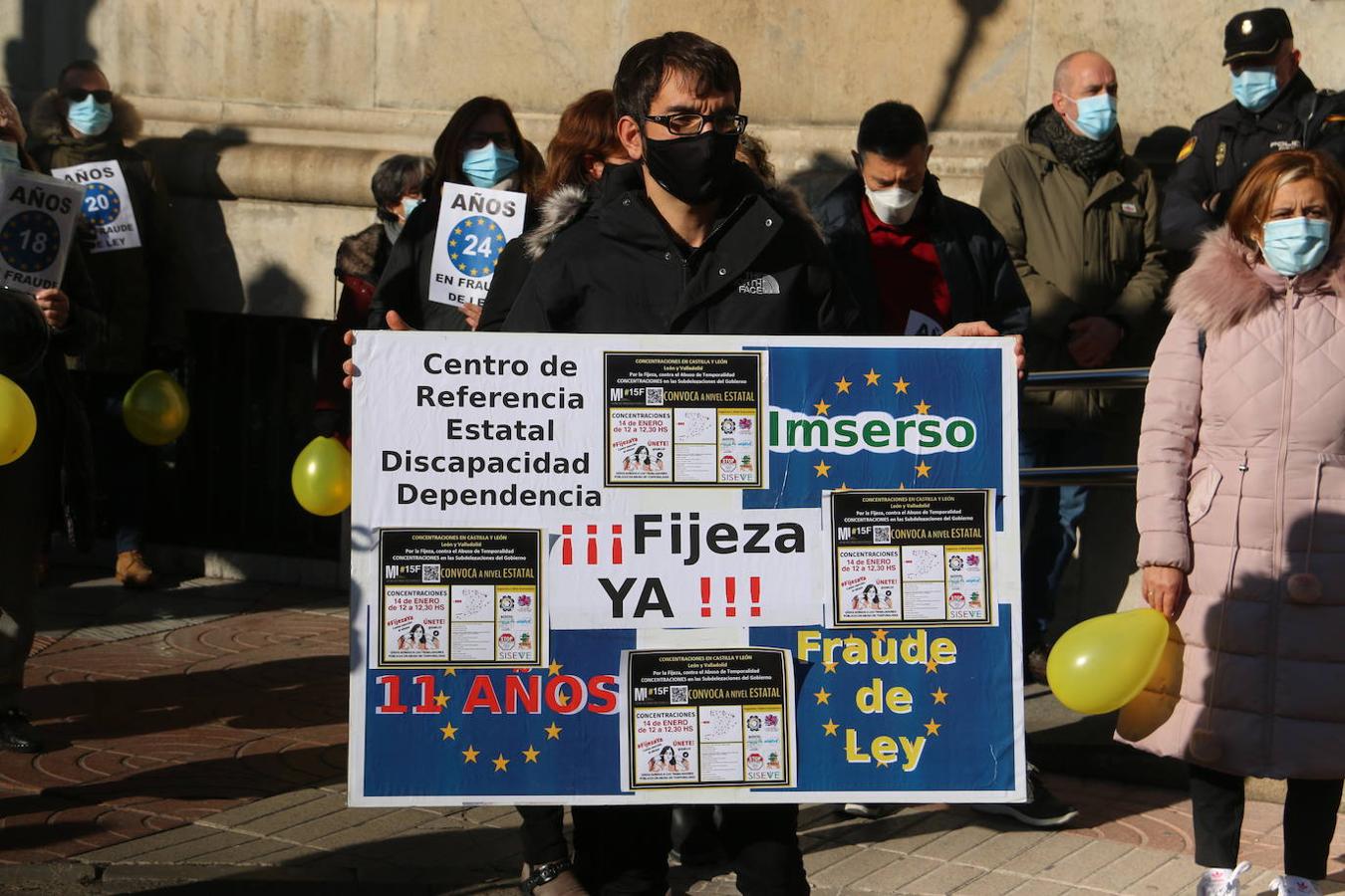 Los trabajadores interinos exigen el cese del abuso de la temporalidad en León.