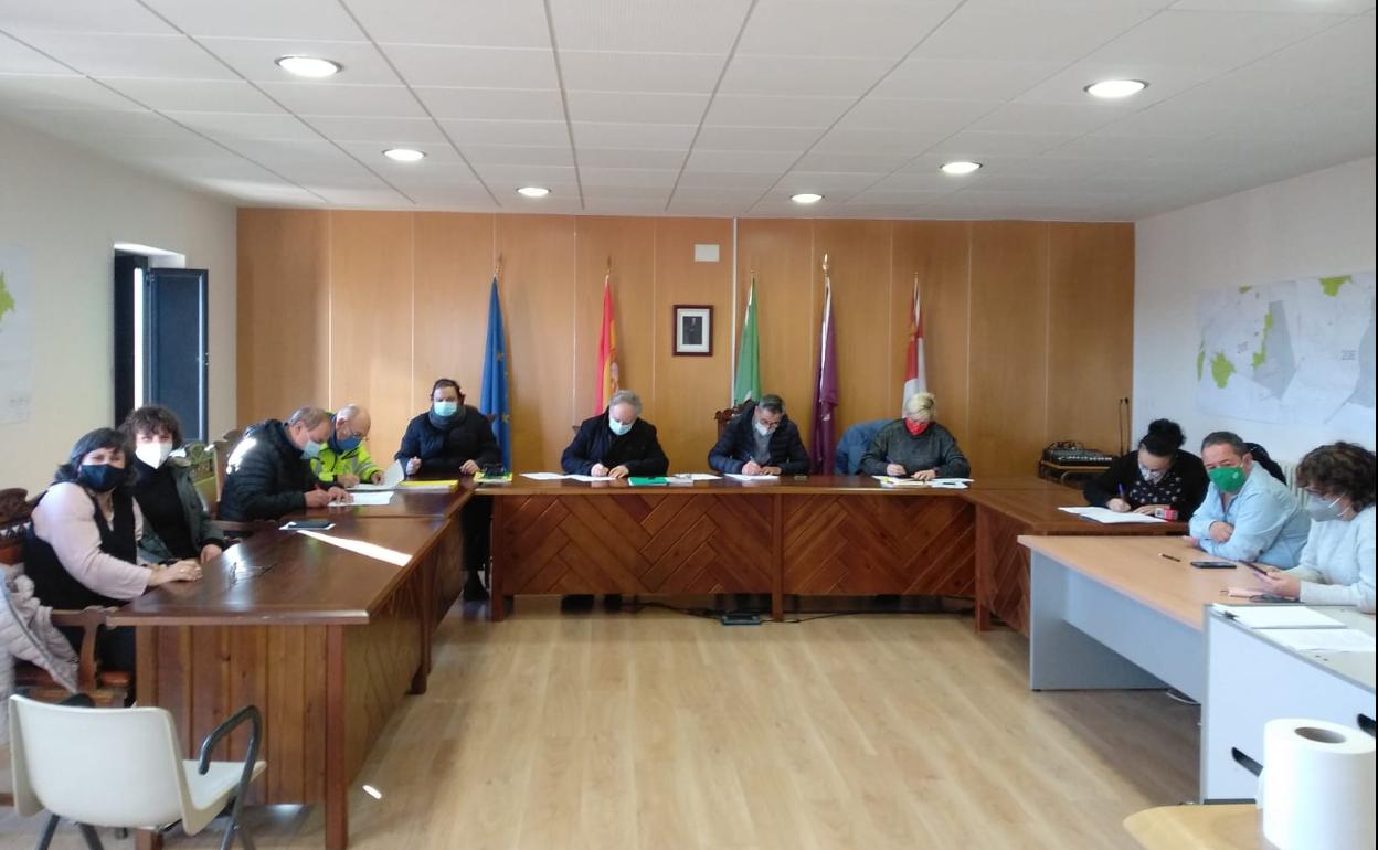 Momento de la firma. 