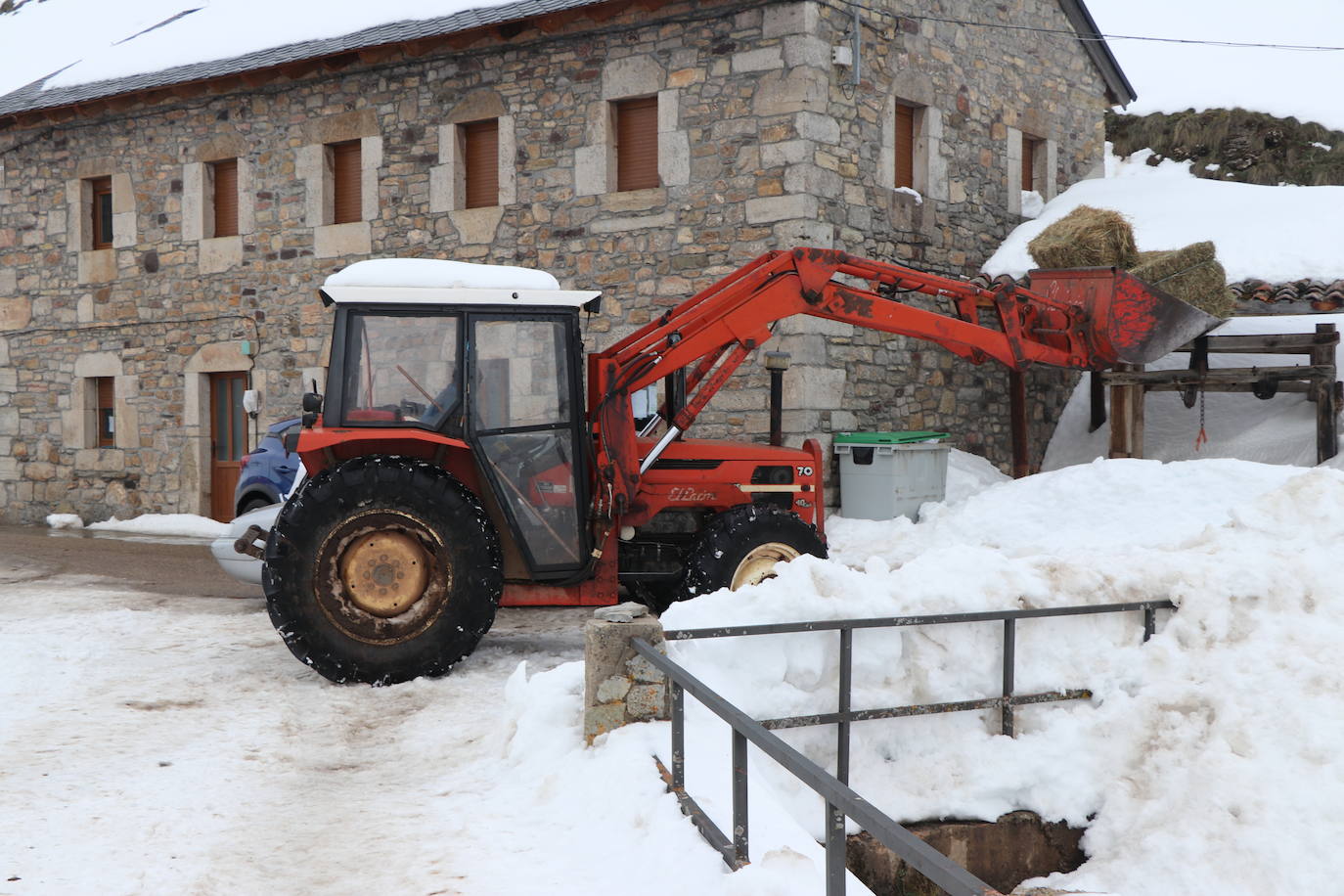 El municipio babiano mantiene varias carreteras en muy mal estado tras la gran nevada que afrontó a finales de 2020.