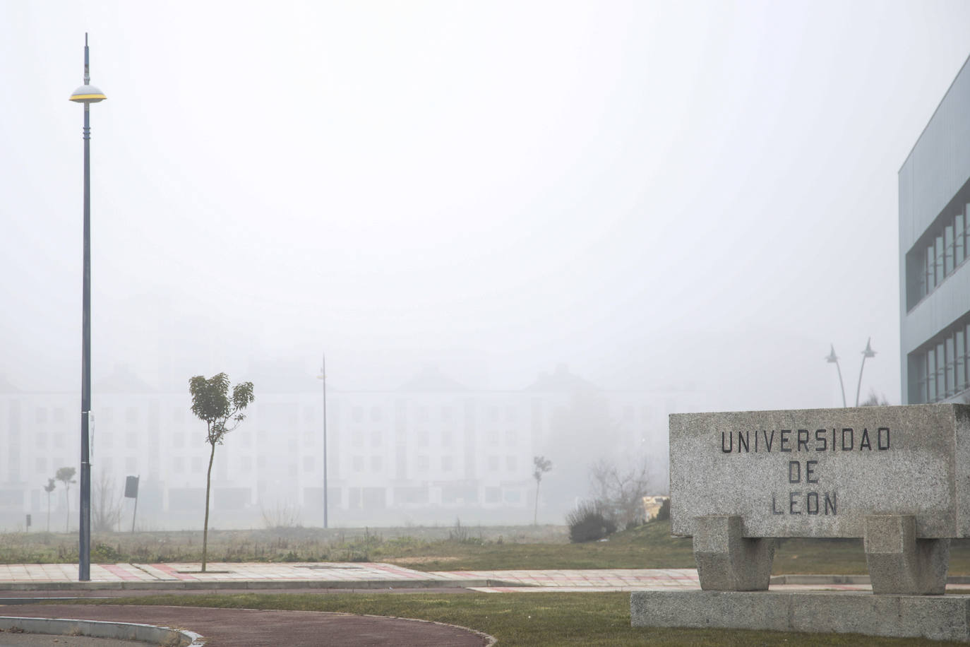 Fotos: La niebla se instala en la capital