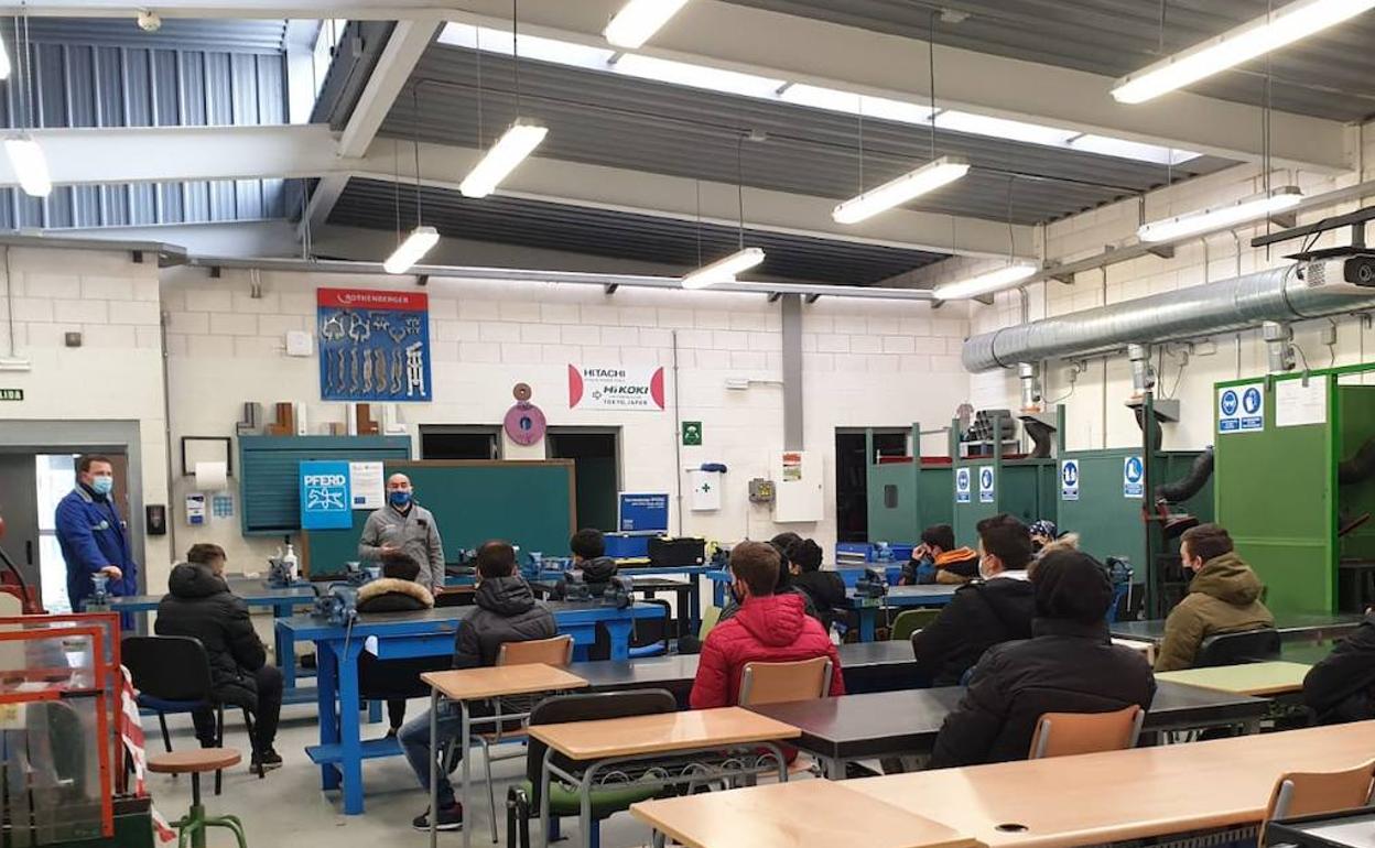 Imagen de la jornada celebrada con los alumnos del CIFP Tecnológico Industrial de León. 