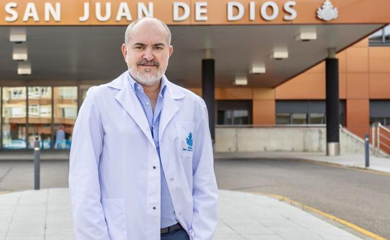 José Manuel Valle Folgueral, premiado con un Doctoralia Award en la especialidad de Neurocirugía.