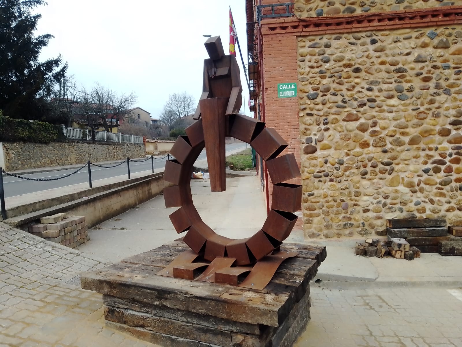 Garrafe de Torío luce una nueva escultura con mucha historia.