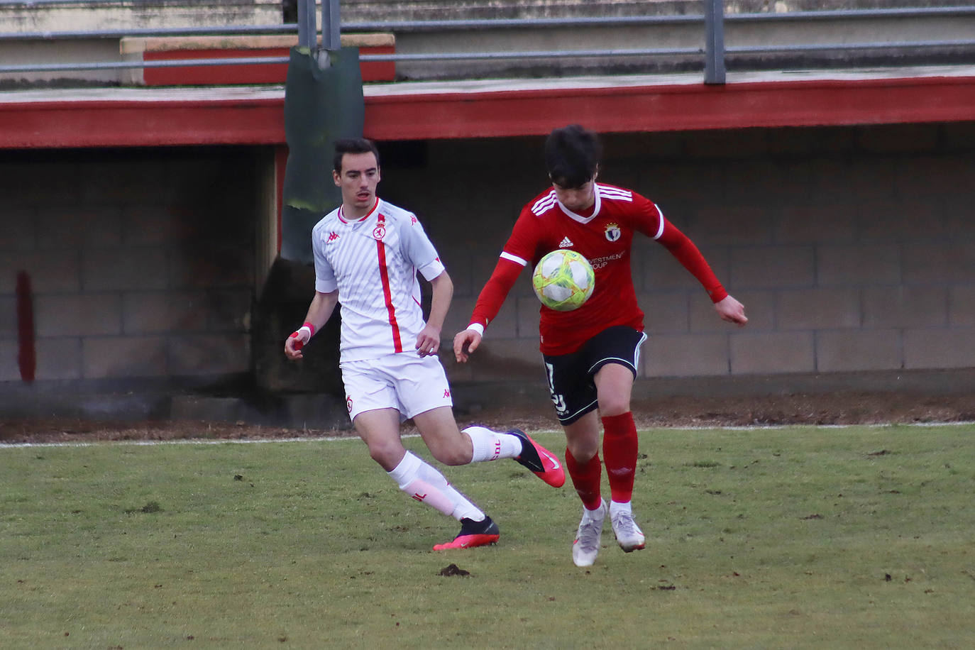 Fotos: Empate épico de la Cultural juvenil ante el Burgos