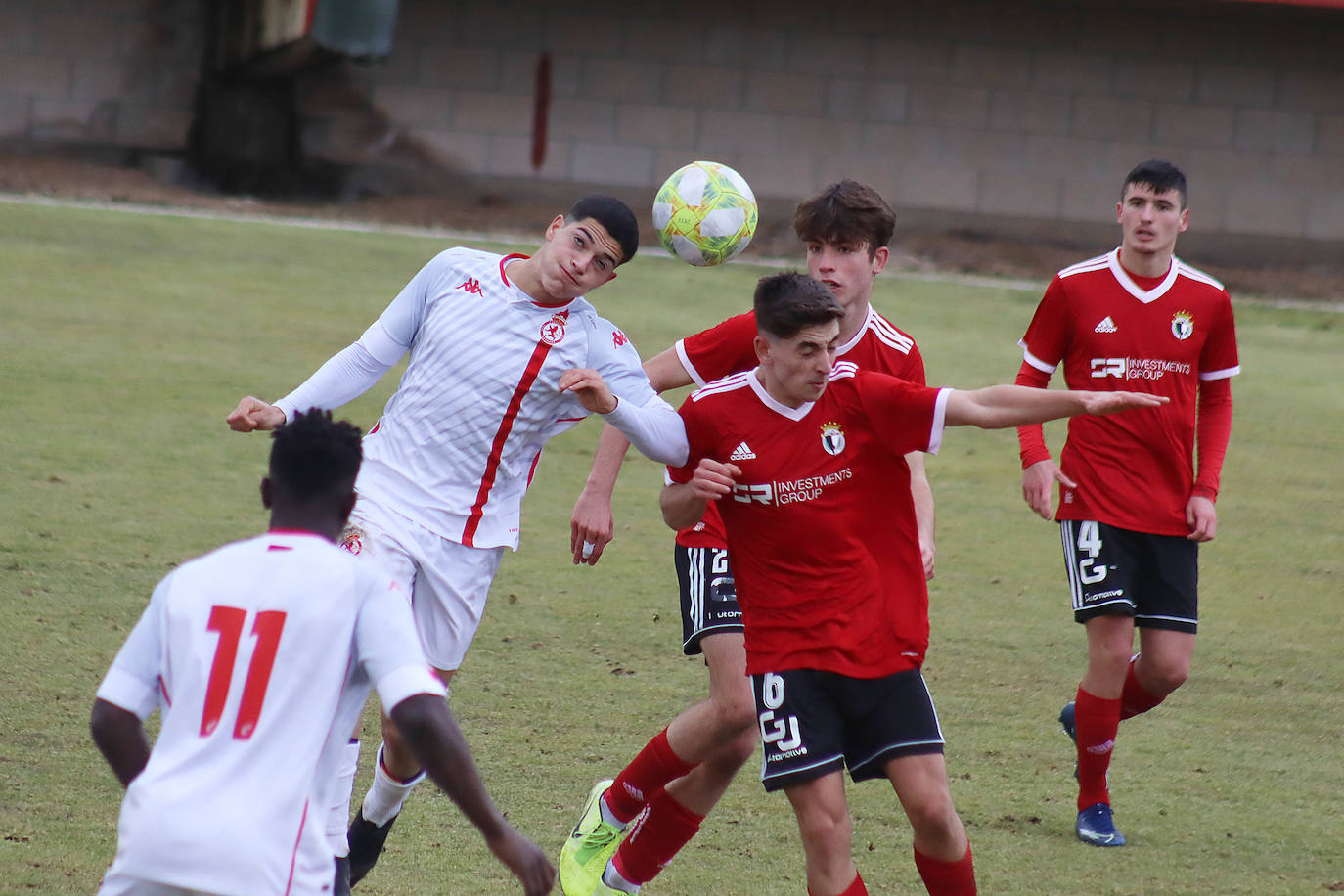 Fotos: Empate épico de la Cultural juvenil ante el Burgos