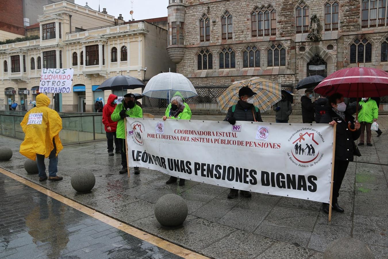 Concentración de los pensionistas frente a Botines contra el Pacto de Toledo.