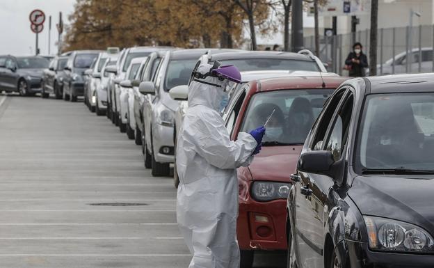 España vuelve a niveles de abril con 591 muertos en un día