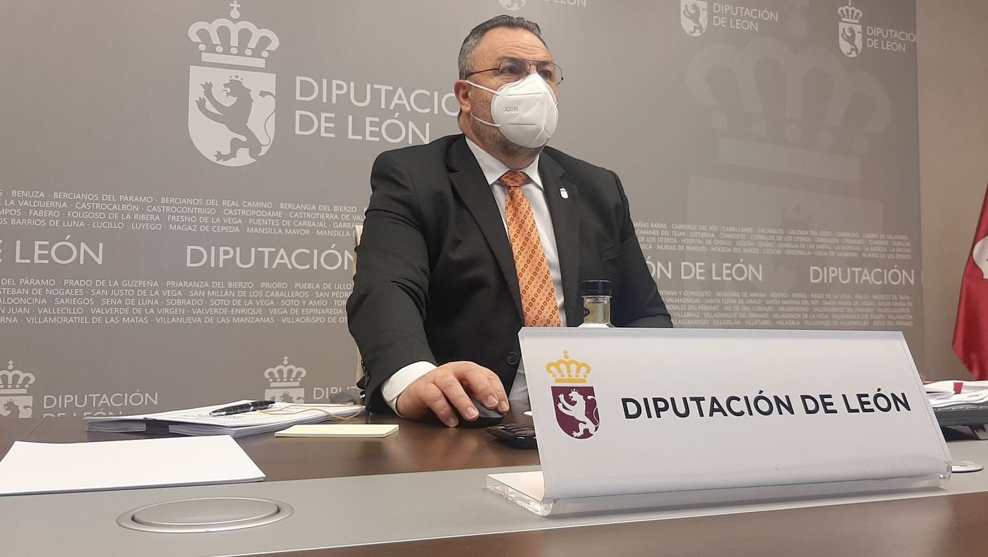 La Diputación de León ha desplegado este miércoles una intensa actividad. En las imágenes fotos del pleno celebrado de forma telemática y rueda de prensa de presentación del informe sobre la cecina de León.