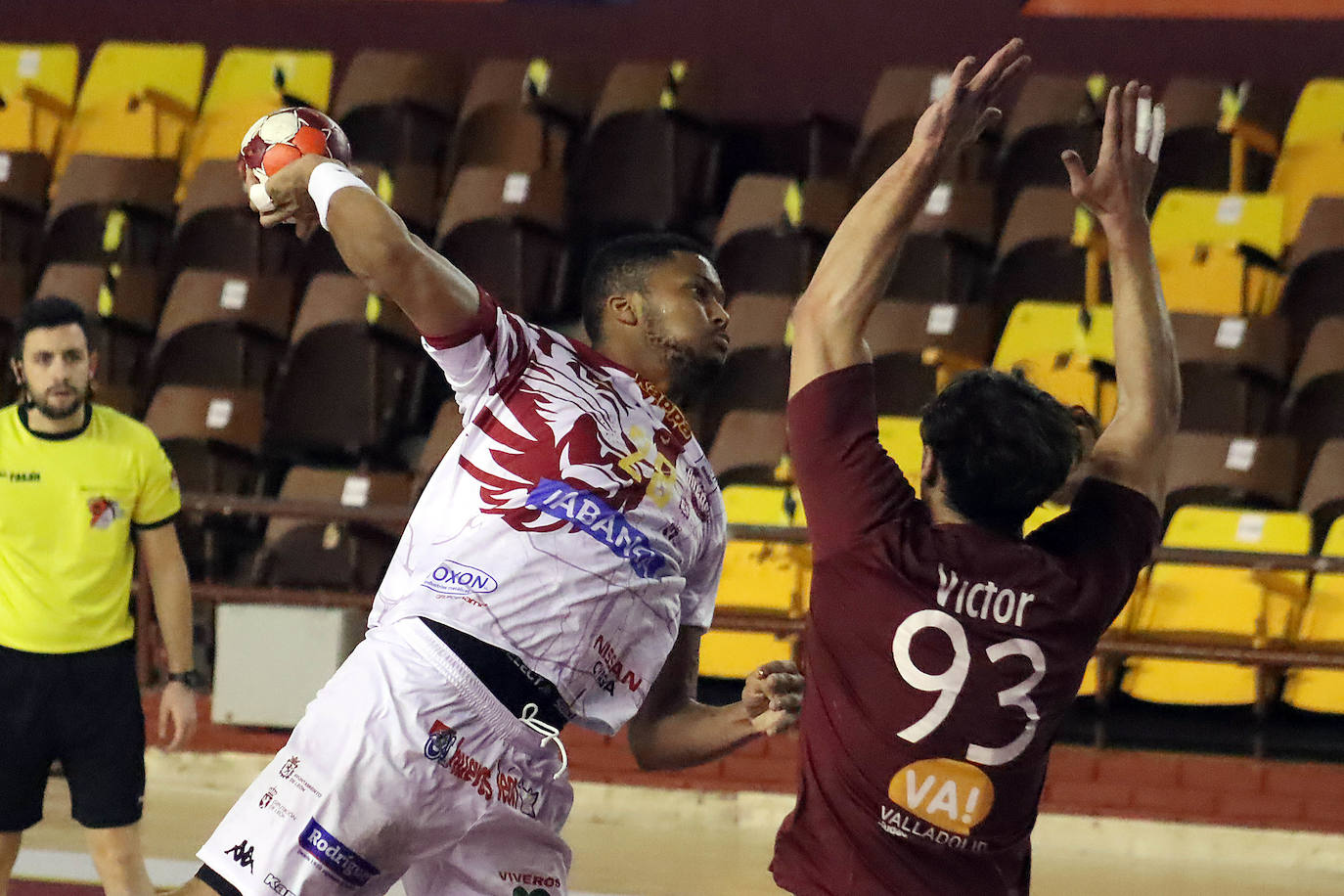 El conjunto leonés ultima su puesto a punto para iniciar la segunda vuelta de la competición.