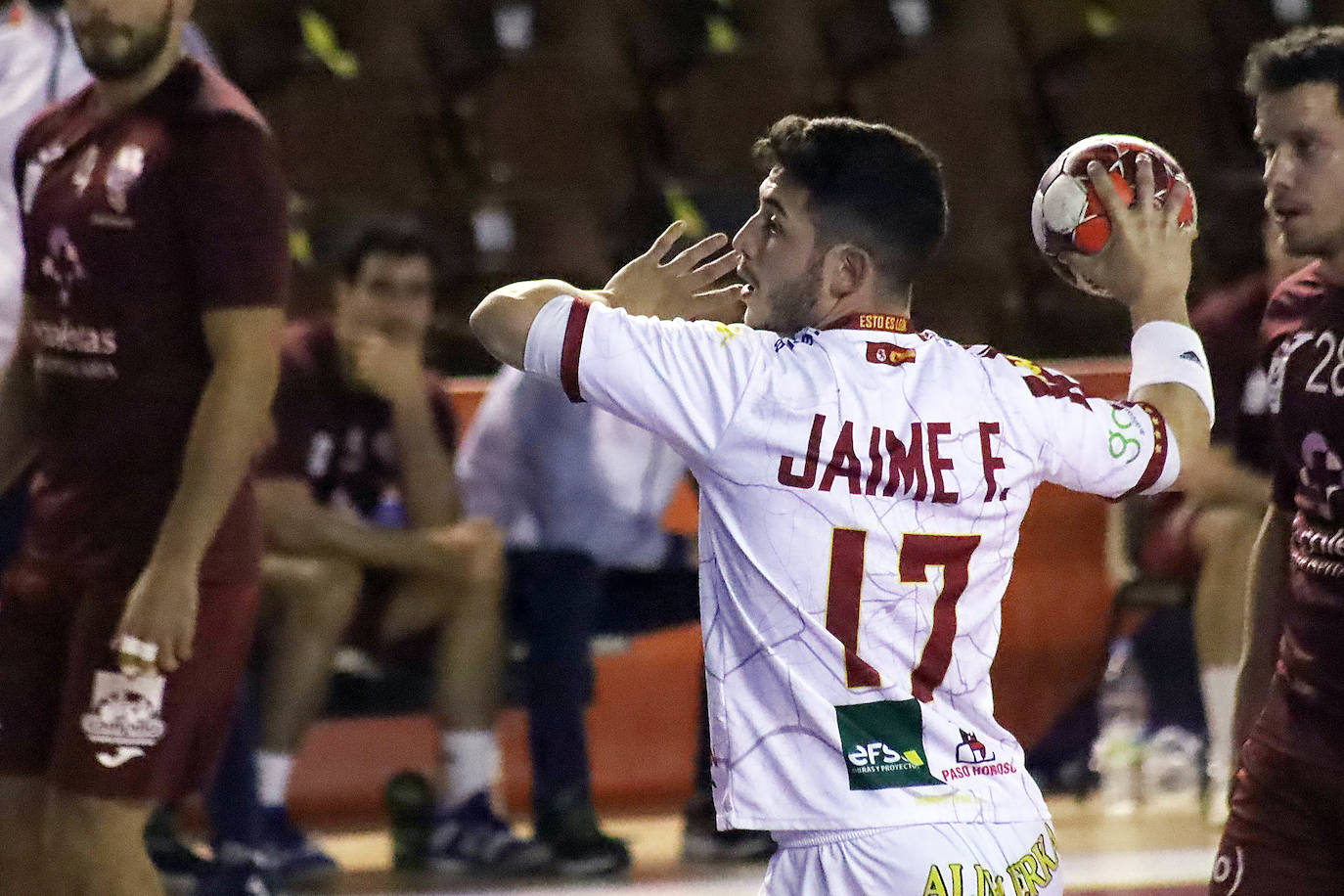 El conjunto leonés ultima su puesto a punto para iniciar la segunda vuelta de la competición.