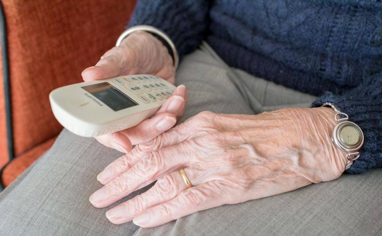 El teléfono de ayuda psicológica puesto en marcha por el Ayuntamiento de León ha atendido a 91 usuarios.