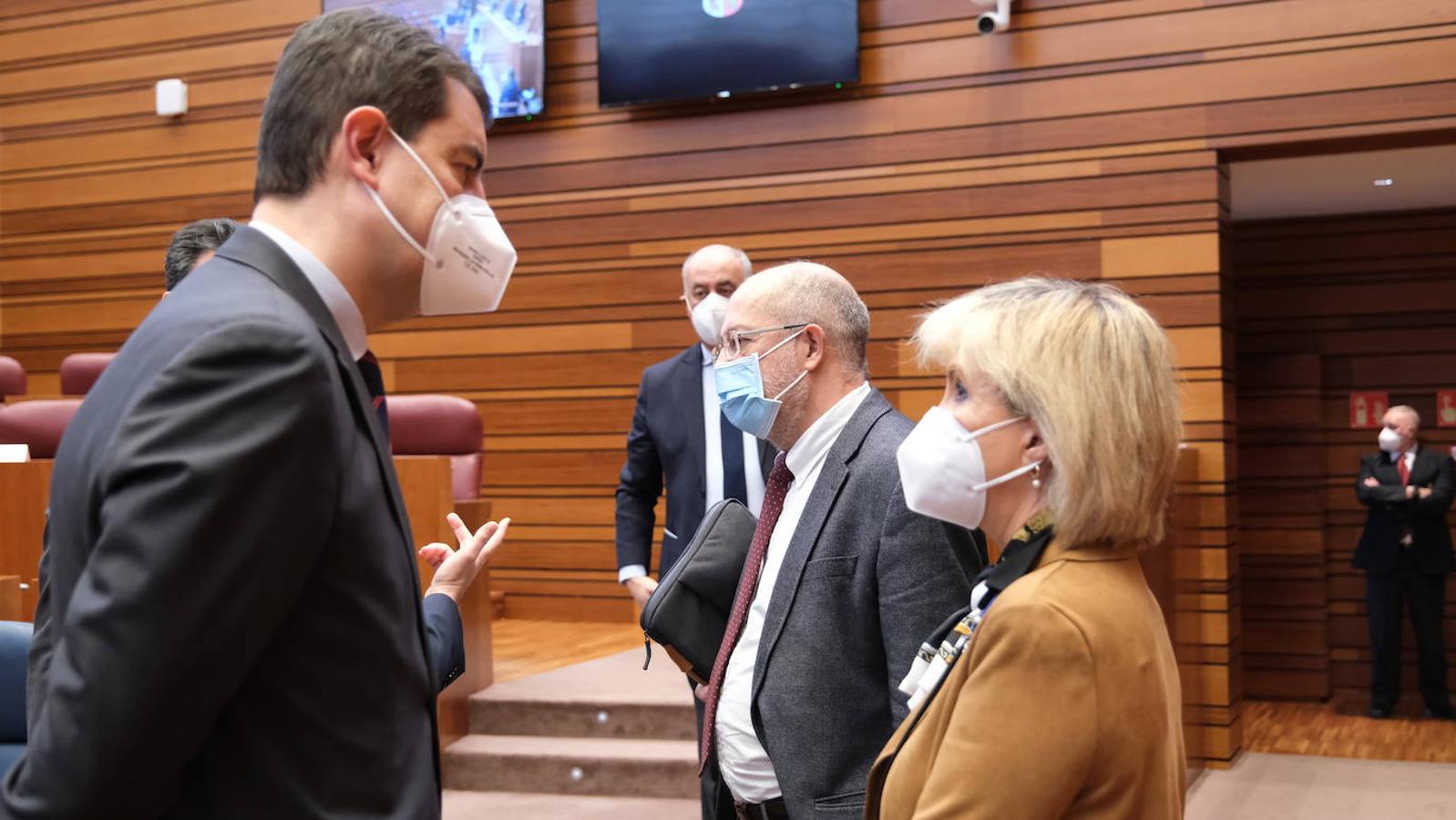 Fotos: El presidente de la Junta, Alfonso Fernández Mañueco, comparece en las Cortes para informar de la evolución de la pandemia del COVID