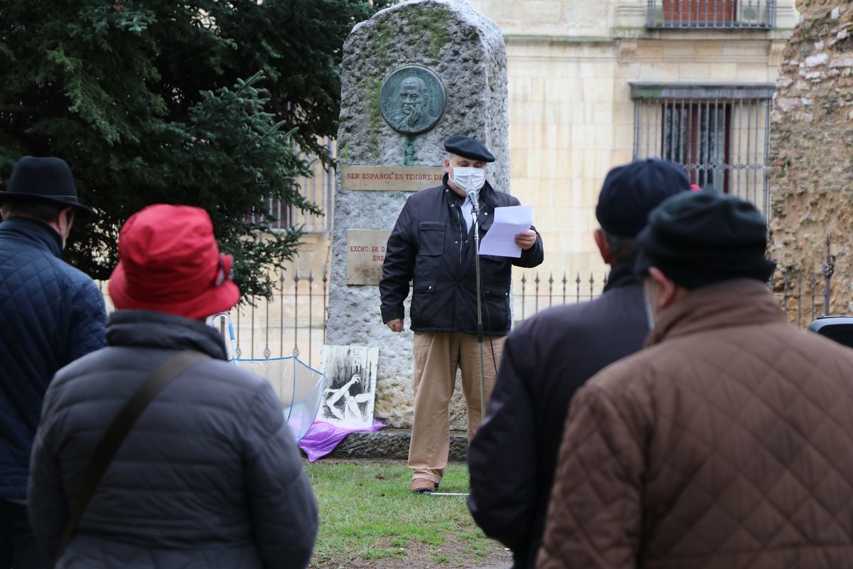 Los poetas y amantes de Rubén Dario siguen fieles a su homenaje en el Parque del Cid