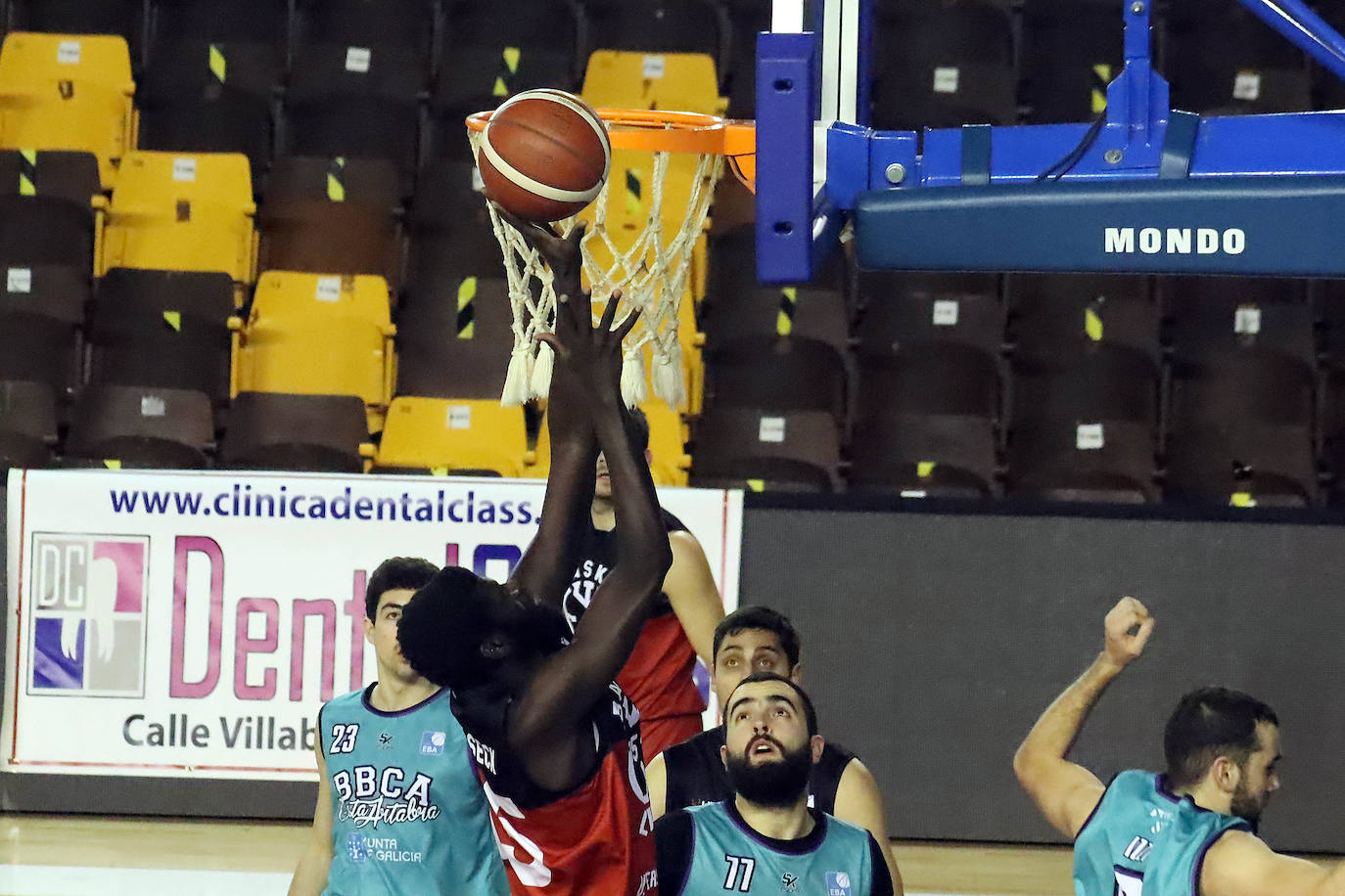 Fotos: Victoria del ULE RBH Global Basket León ante Costa Ártabra