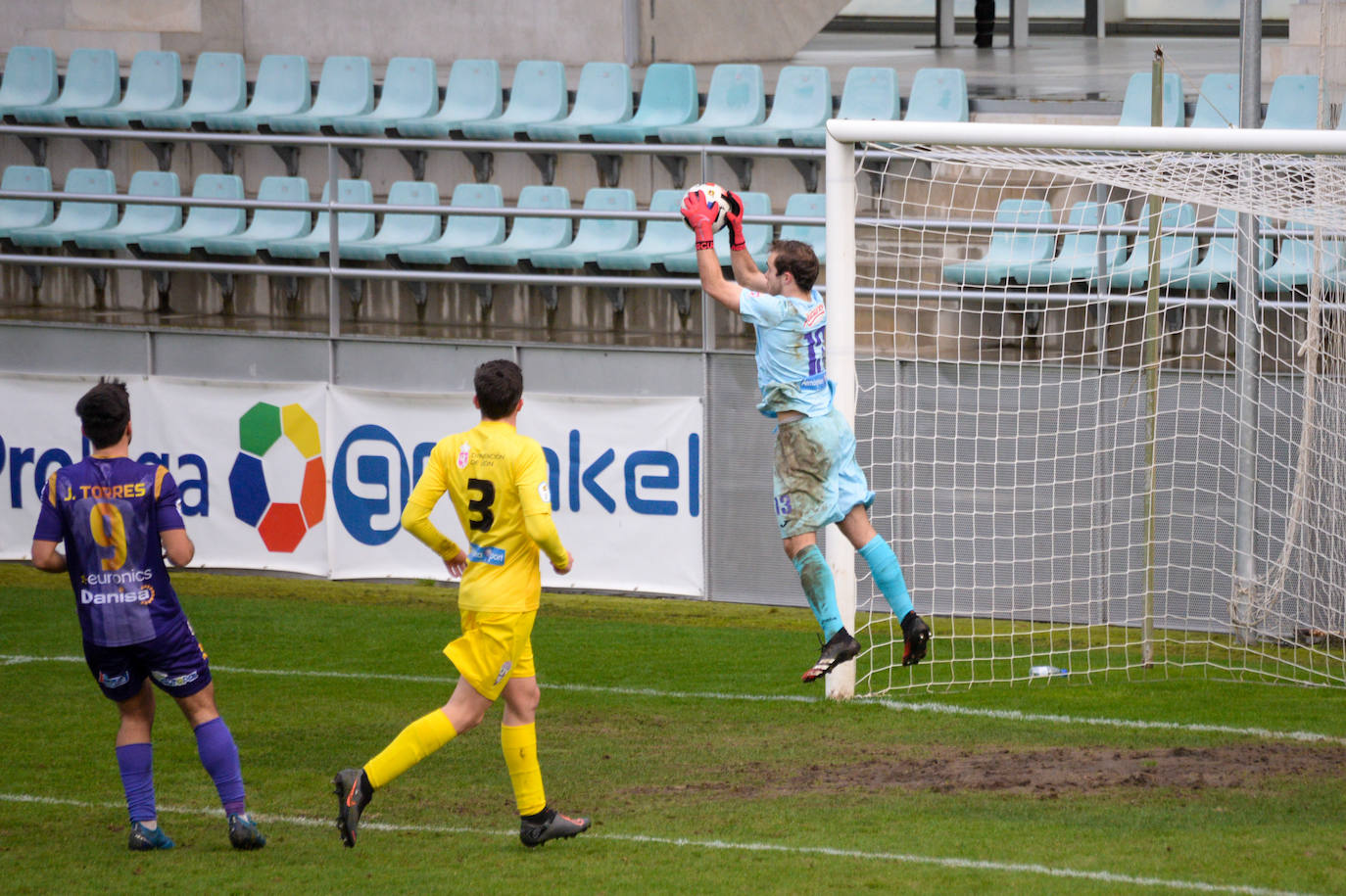 Fotos: Victoria de La Bañeza ante el Cristo Atlético (0-1)