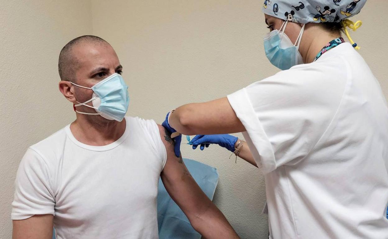 Vacunación de personal sanitario.