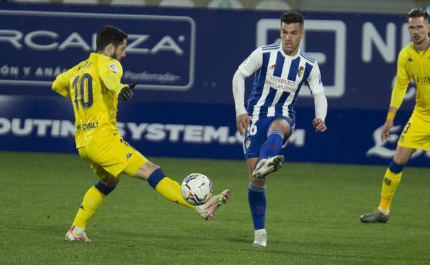 Galería. Curro, en una acción del partido.