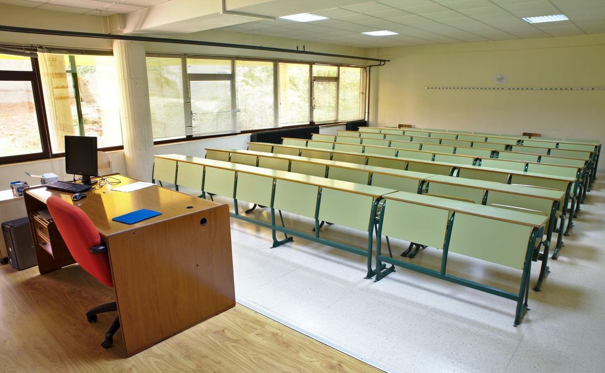 Imagen de un aula sin alumnos.