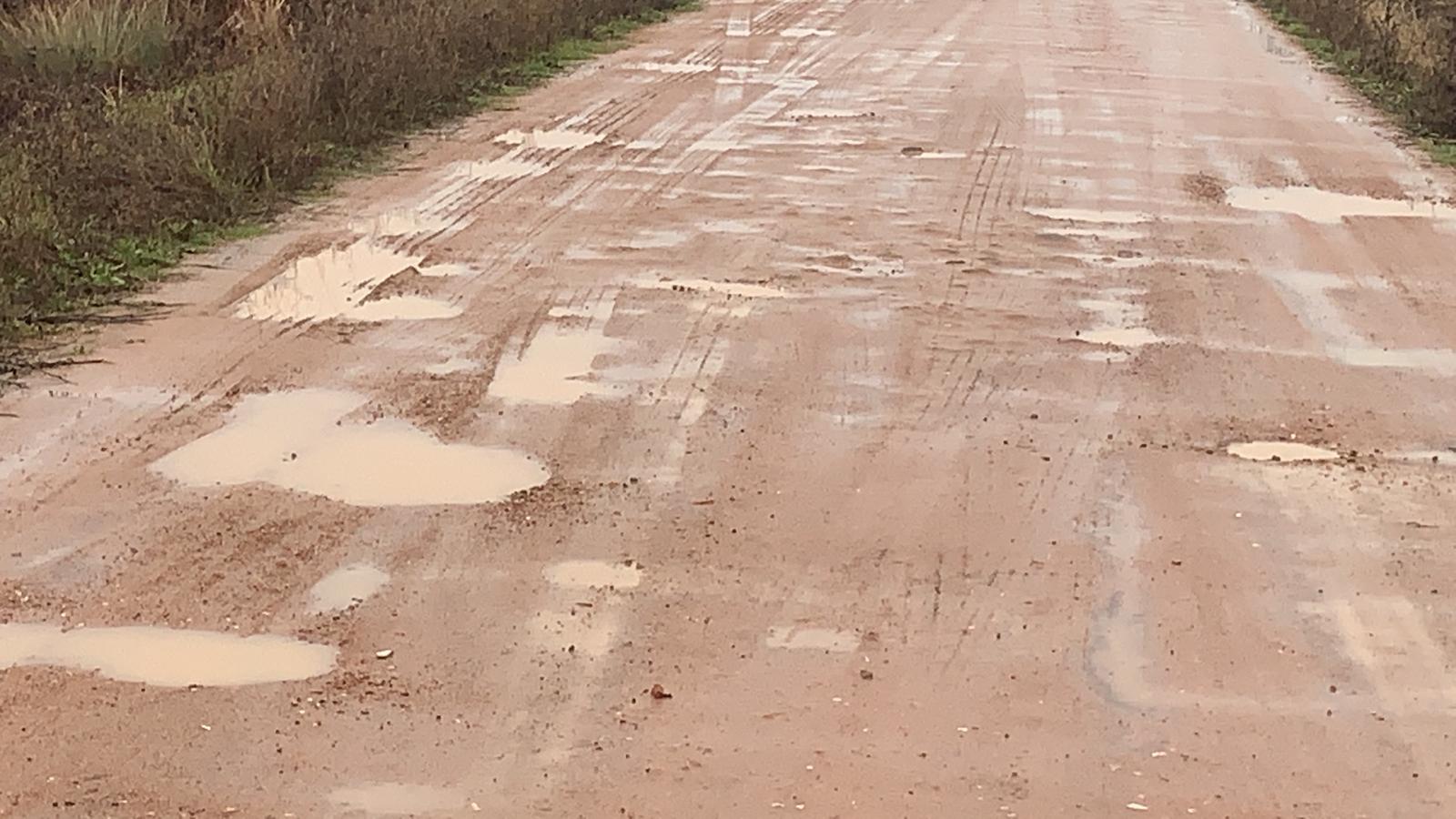 Un camino de barro, piedras y chacos se cruza entre la i+d+i de una empresa leonesa y la cruda realidad. La falta de encaje entre administraciones deja a la leonesa Agrovet, pionera en innovación agrícola y ganadera, incomunicada cada invierno. 