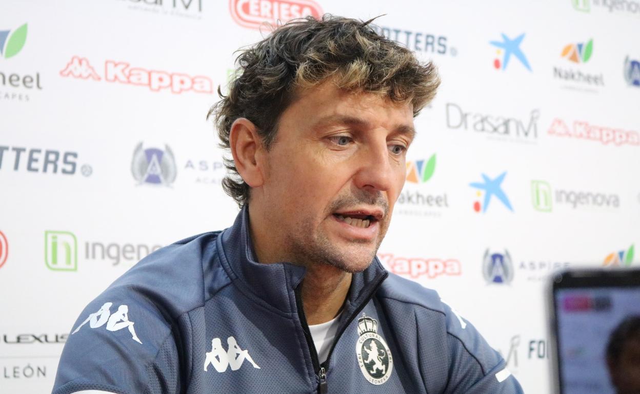 Íñigo Idiakez, en rueda de prensa.