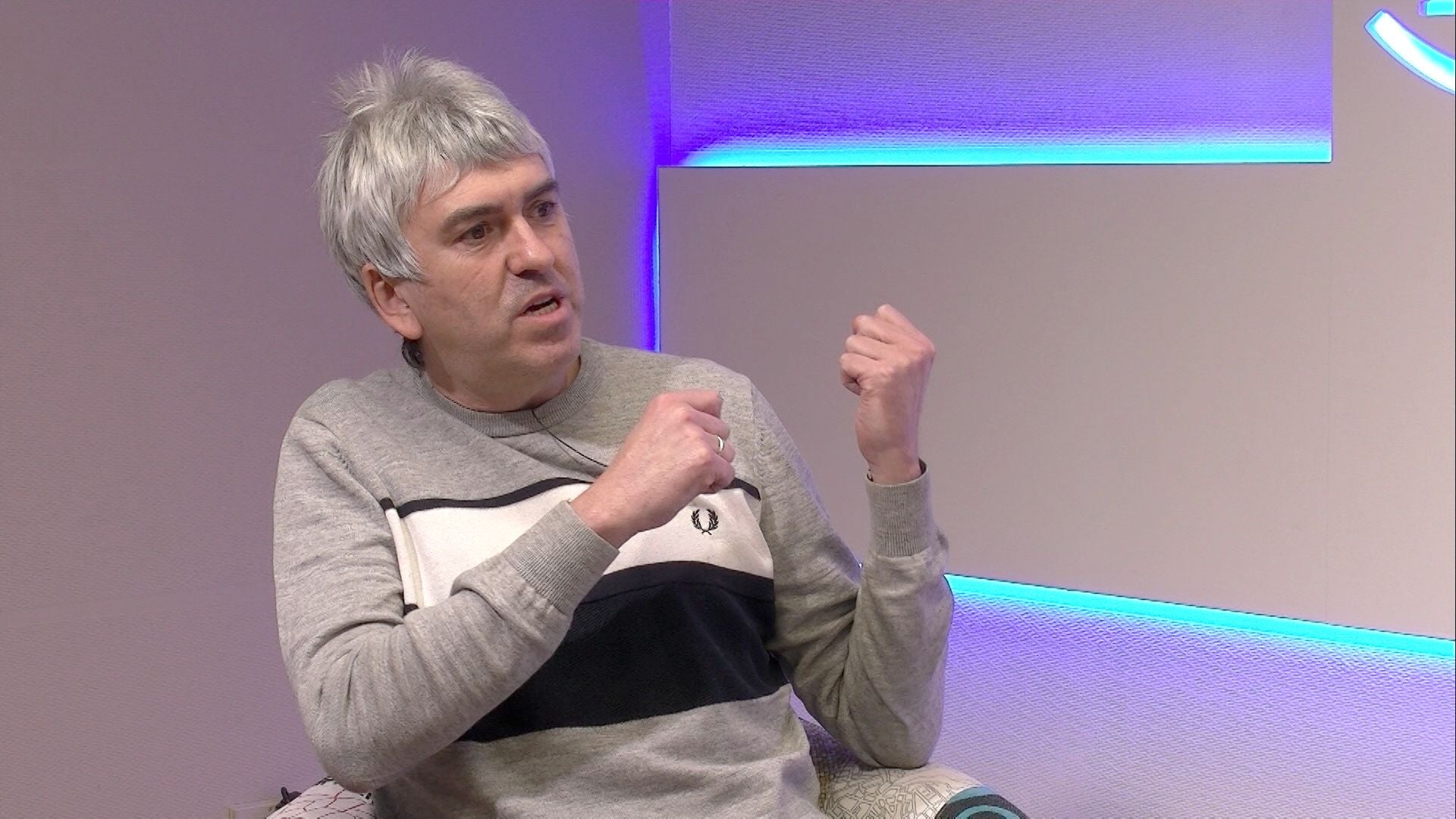 Alex Cooper durante uan entrevista con leonoticias. 