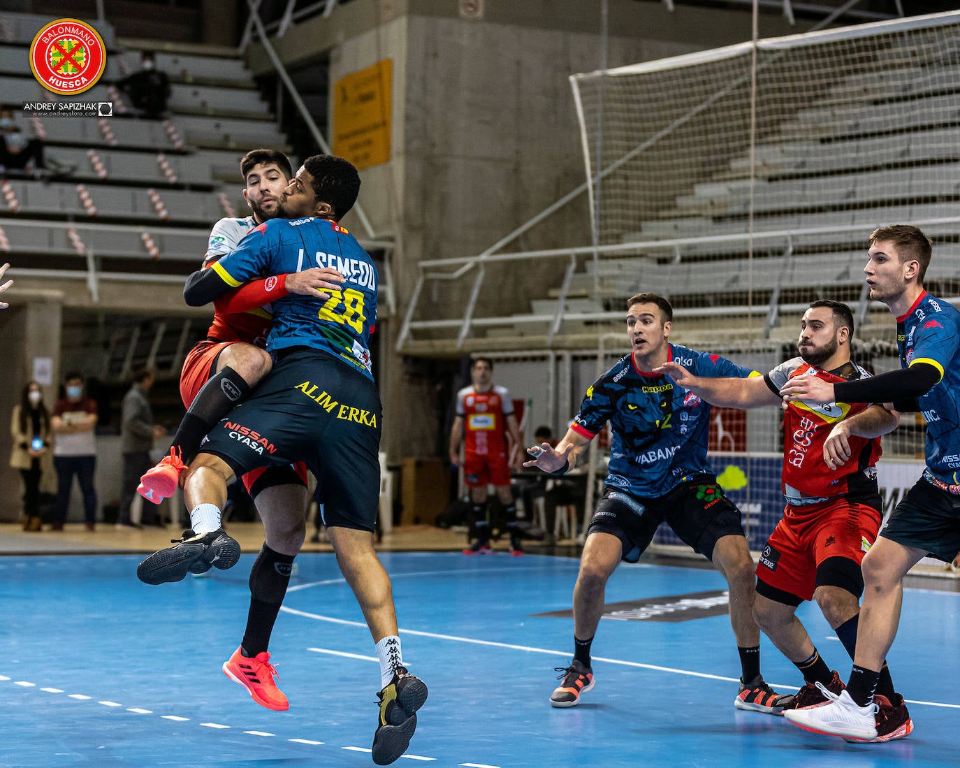 El Ademar se quedó fuera de la Copa Sacyr Asobal tras caer en Huesca. 