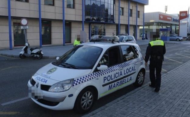 Arrestan a un negacionista en Marbella por morder a un policía 