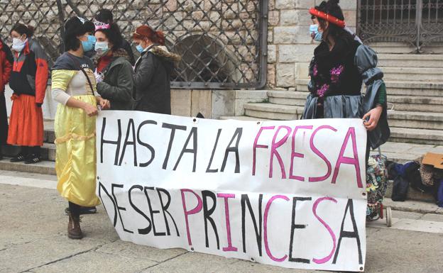 Las mujeres concentradas en la mañana del domingo en Botines. 