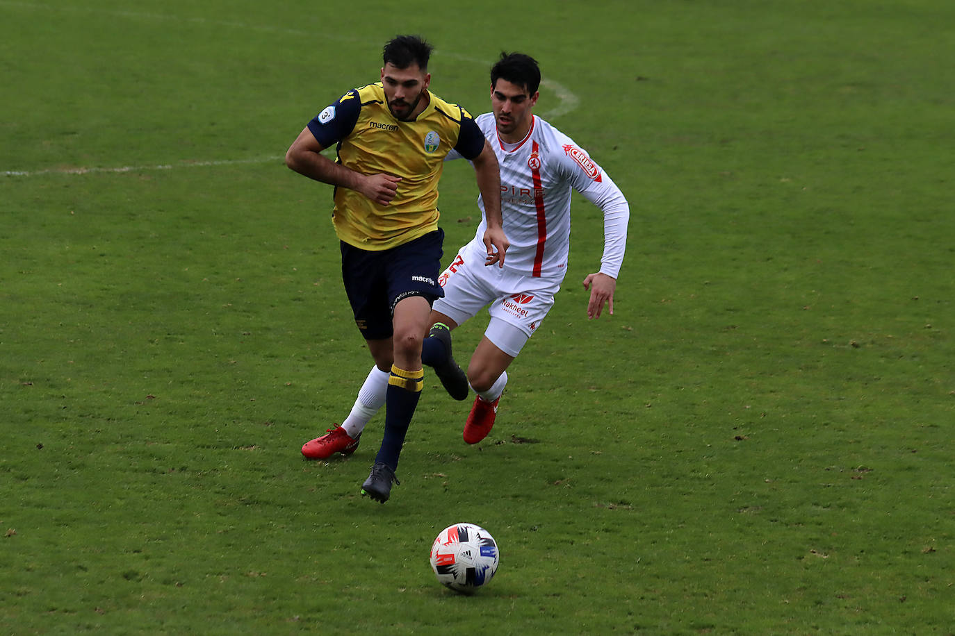 Derbi leonés disputado en el Área Deportiva de Puente Castro.