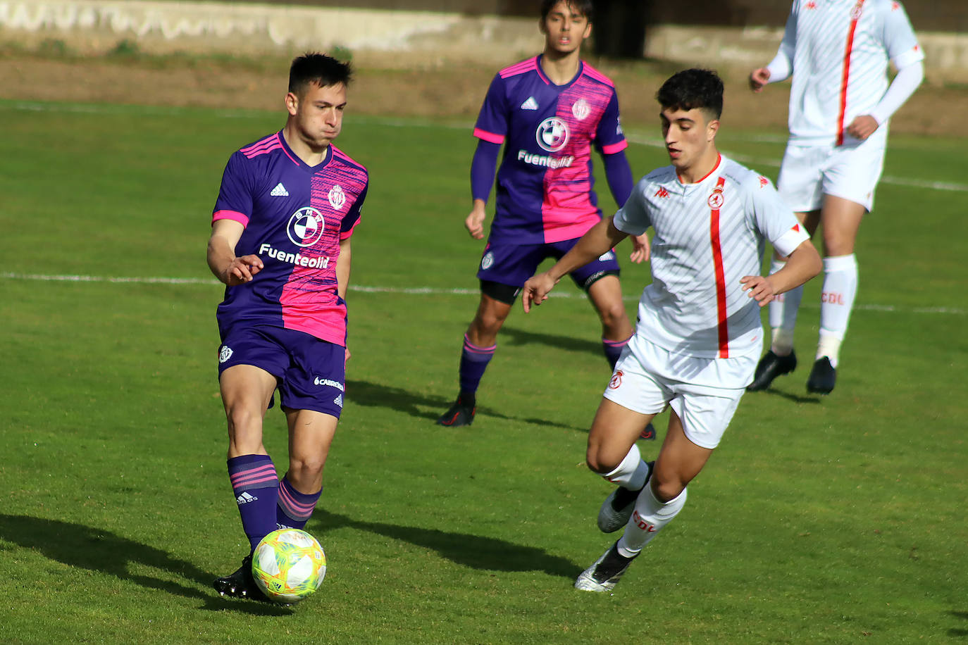 El conjunto leonés compite de tú a tú ante el juvenil pucelano en un choque trepidante y con alternativas que acaba en empate.