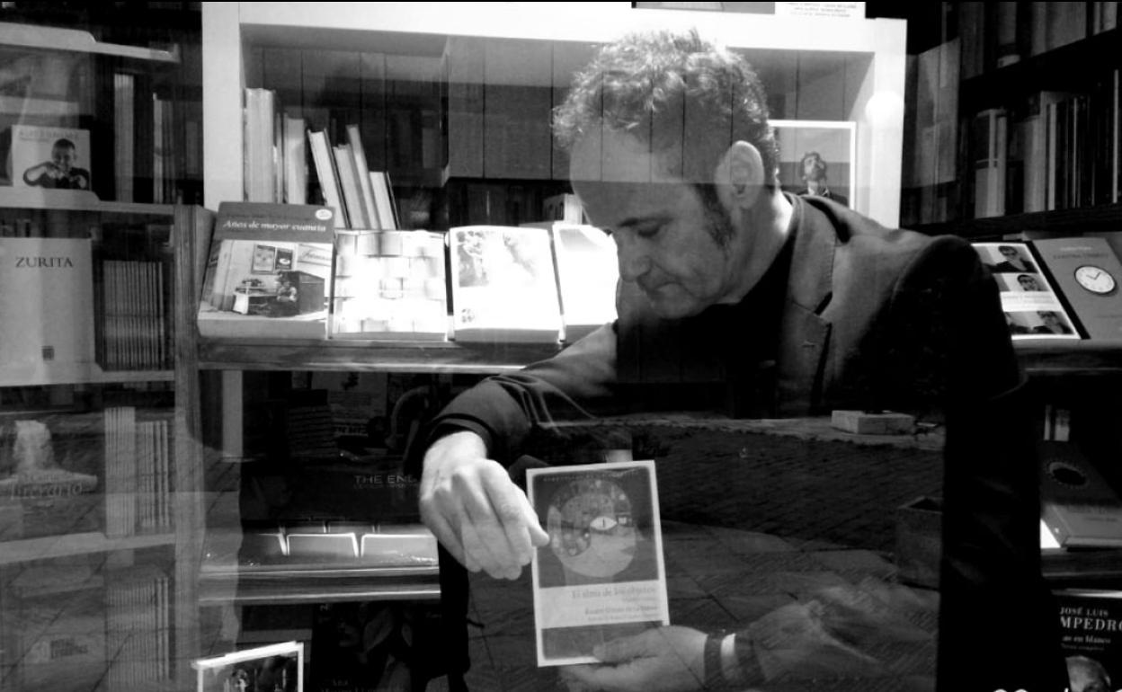 El editor leonés Héctor Escobar.