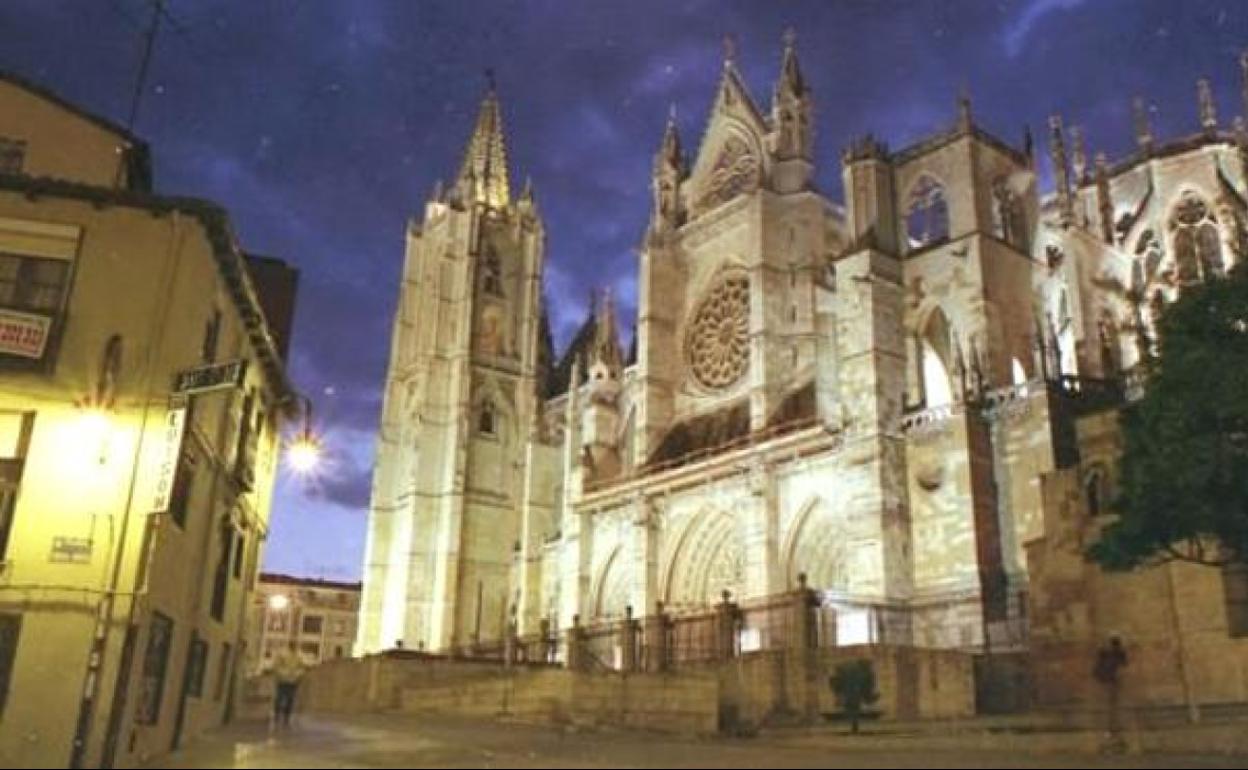 La Catedral de León es uno de los bienes pertenecientes a la Iglesia.