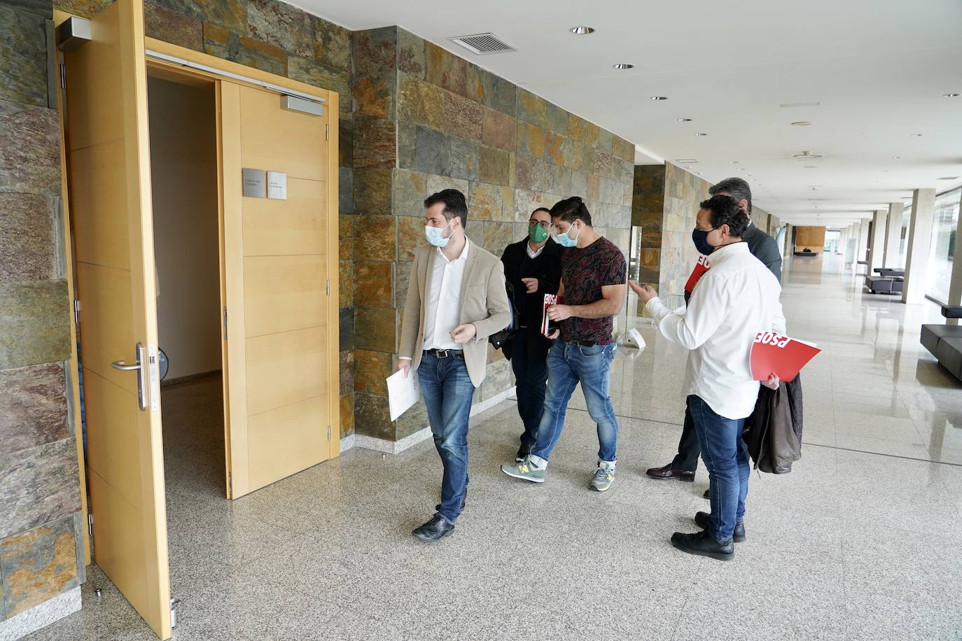 Tudanca se reune con los Bomberos de la Plataforma. 