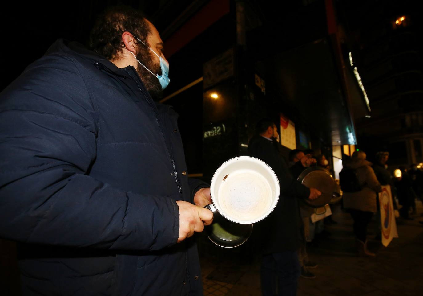 Fotos: Cacerolada de la hostelería del Bierzo