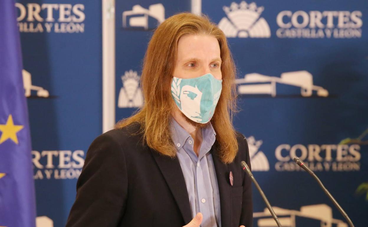 Pablo Fernández, en la rueda de prensa de este jueves en las Cortes.