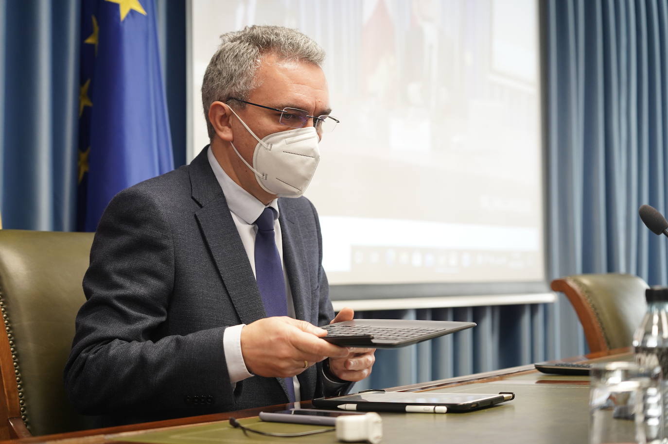 Javier Izquierdo en la rueda de prensa.