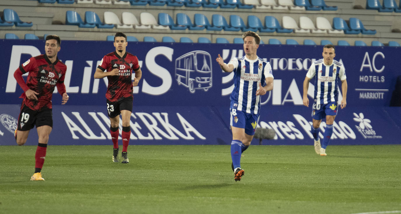 Fotos: Las imágenes del partido entre Deportiva y Mirandés