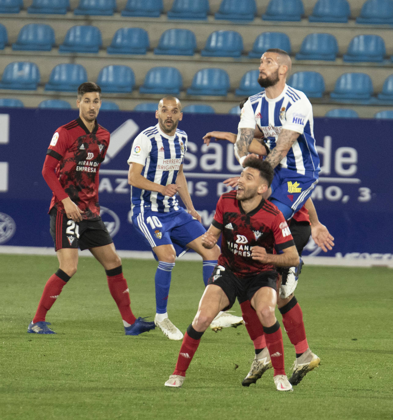 Fotos: Las imágenes del partido entre Deportiva y Mirandés