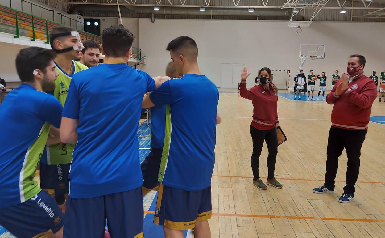 Los jugadores de Reino de León, en la presentación de los equipos del choque ante Xiria de la pasada semana.