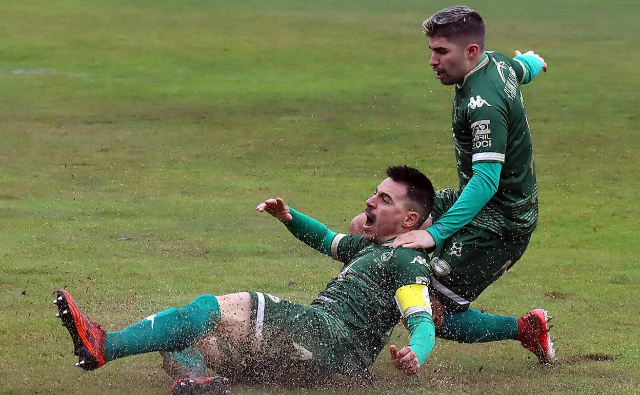 Diego Peláez celebra su gol ante el Júpiter.