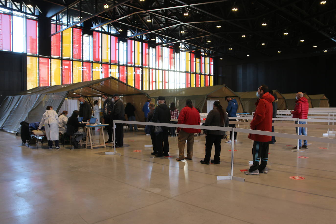 Los leoneses siguen recibiendo sus dosis estos días desde el Palacio de Exposiciones.