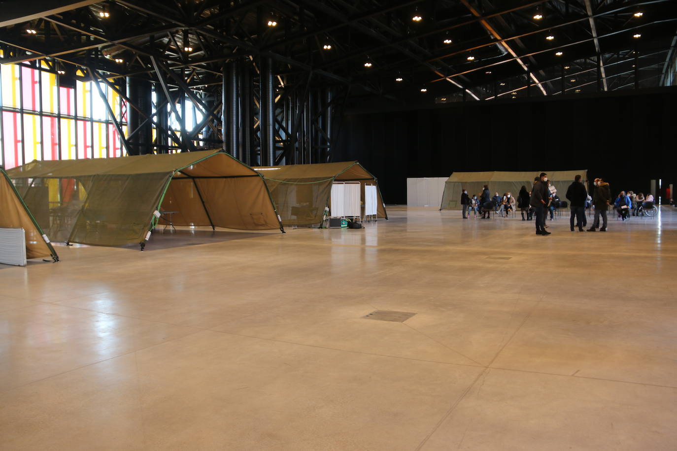 Los leoneses siguen recibiendo sus dosis estos días desde el Palacio de Exposiciones.